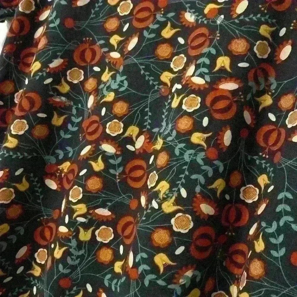 💚 3/$15 New LuLaRoe XS Classic T-Shirt - Picture 3 of 7